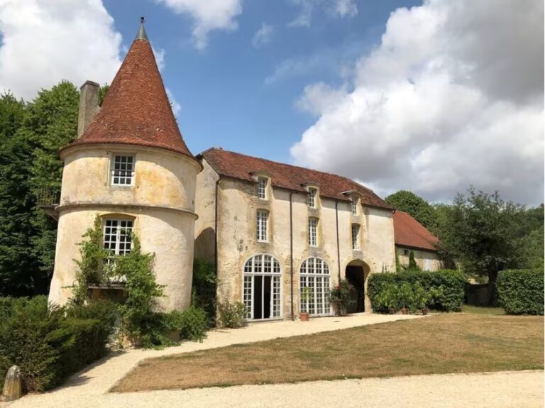 Burgundy Wine Lover's Delight – Saskia Charity Travel